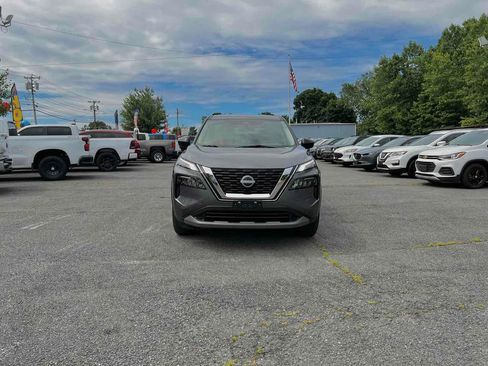 Used 2023 Nissan Rogue S image 3