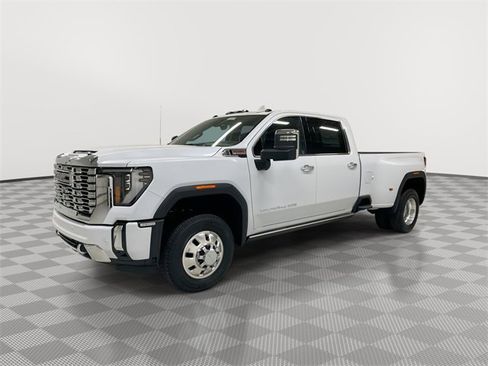 New 2026 GMC Sierra 3500 Denali w/ Denali Reserve Package image 7