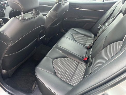 Used 2021 Toyota Camry SE image 14