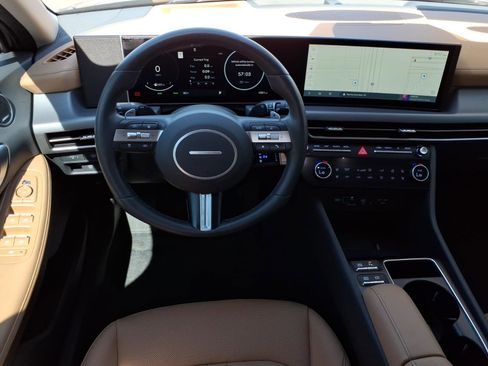 Certified 2025 Hyundai Sonata Limited FWD image 17
