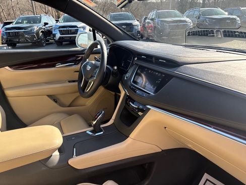 Used 2017 Cadillac XT5 Luxury image 46