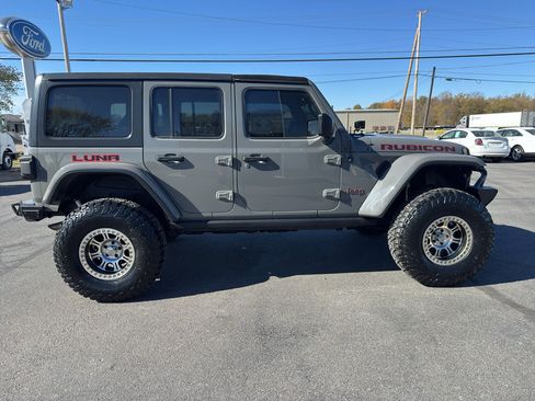 Used 2018 Jeep Wrangler Unlimited Rubicon image 2