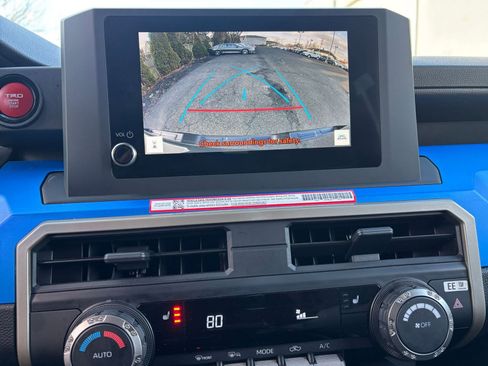 Used 2025 Toyota Tacoma TRD Off-Road image 17