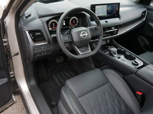 Used 2026 Nissan Rogue Platinum w/ Platinum Premium Package AWD/4WD image 11