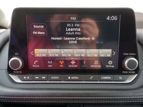 Used 2023 Nissan Rogue SV FWD image 11