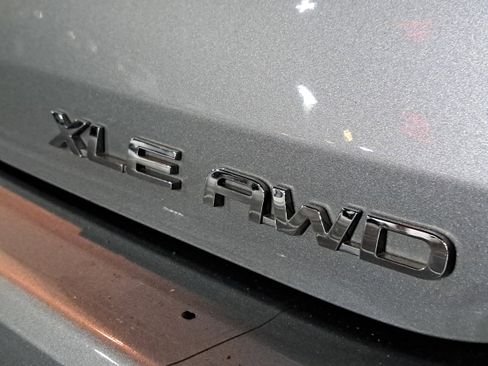 Certified 2021 Toyota Highlander XLE image 7