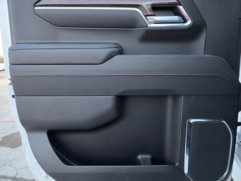 Used 2025 Chevrolet Silverado 1500 LT Trail Boss w/ Convenience Package II image 13