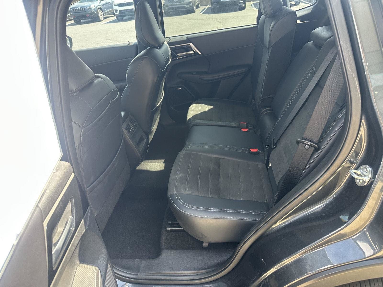 Used 2025 Mitsubishi Outlander SE FWD image 23