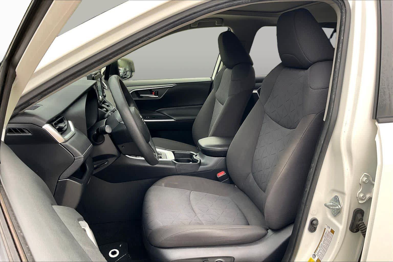 Used 2020 Toyota RAV4 XLE w/ Convenience Package FWD image 8