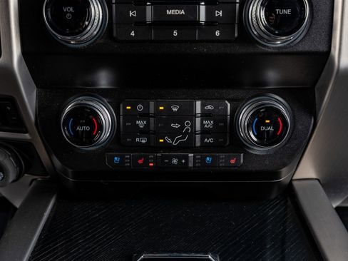 Used 2021 Ford F250 Platinum w/ FX4 Off-Road Package image 27