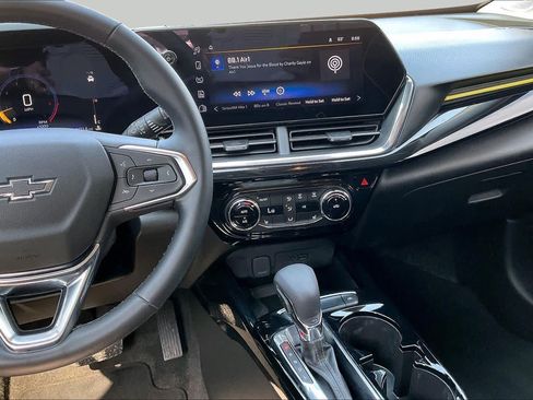 Used 2025 Chevrolet Trax ACTIV w/ Sunroof Package FWD image 7