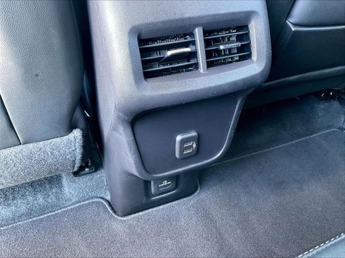 Used 2024 GMC Terrain SLT AWD/4WD image 25