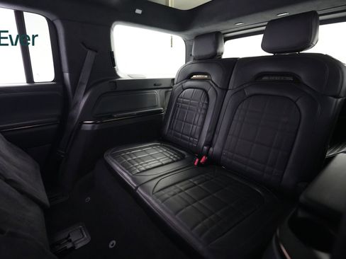 Used 2025 Rivian R1S Premium AWD/4WD image 25