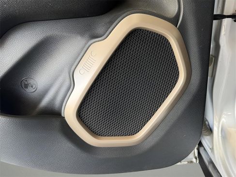 Used 2015 Jeep Renegade Latitude w/ Popular Equipment Group image 20