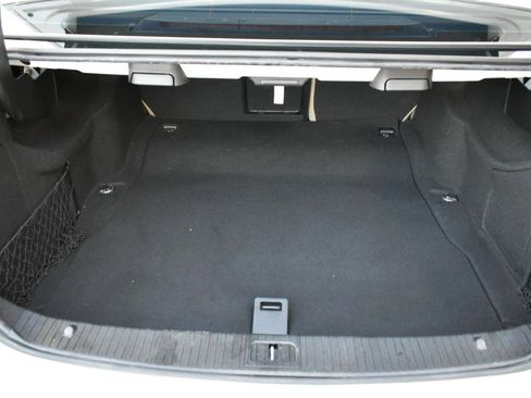 Used 2013 Mercedes-Benz E 550 4MATIC Sedan image 50