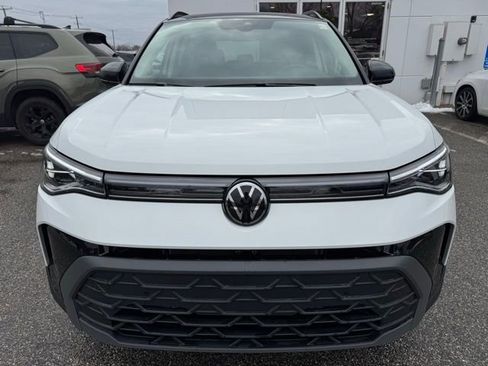 New 2026 Volkswagen Taos SE image 2