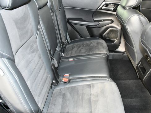 Used 2023 Mitsubishi Outlander SE image 43