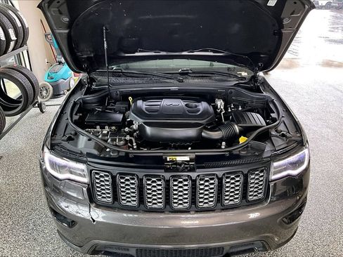Used 2020 Jeep Grand Cherokee Altitude AWD/4WD image 11
