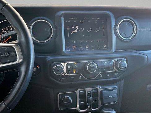 Used 2022 Jeep Gladiator Overland w/ Popular Equipment Package image 9