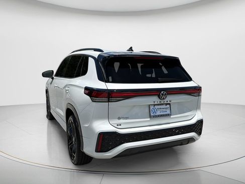 New 2026 Volkswagen Tiguan SE R-Line FWD image 7