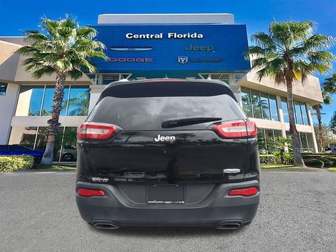 Used 2017 Jeep Cherokee Latitude w/ Comfort/Convenience Group FWD image 6