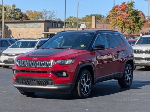 Used 2024 Jeep Compass Limited w/ Mopar Graphics Package AWD/4WD image 3