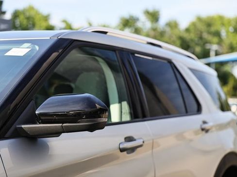Used 2025 Ford Explorer Platinum w/ Ultimate Package AWD/4WD image 10