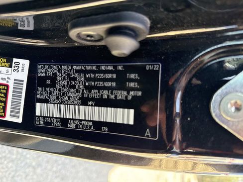 Used 2022 Toyota Sienna XLE Woodland Edition image 14