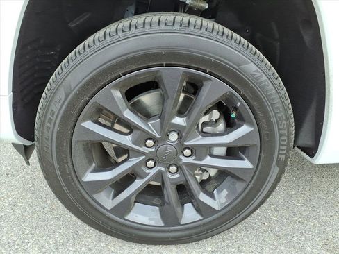 New 2026 Jeep Grand Cherokee L Limited AWD/4WD image 10