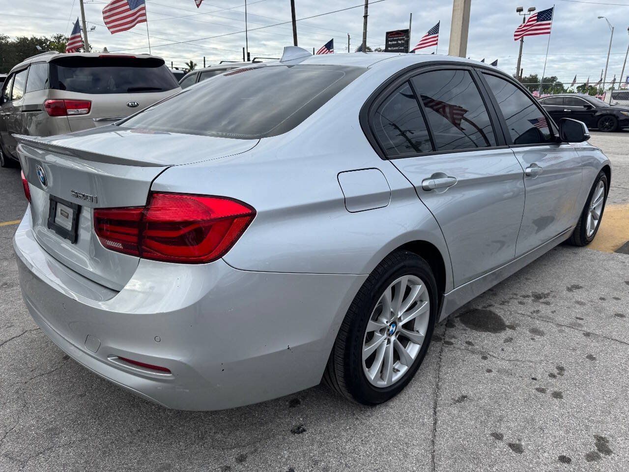 Used 2016 BMW 320i Sedan RWD image 4