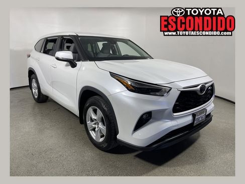 Certified 2023 Toyota Highlander LE image 1