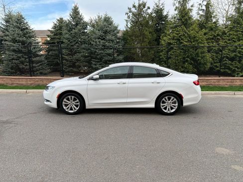 Used 2015 Chrysler 200 Limited w/ Convenience Group image 2