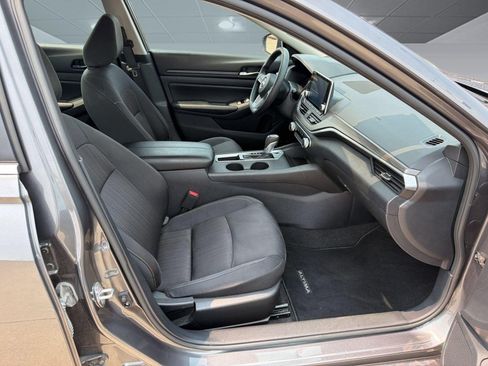 Used 2025 Nissan Altima 2.5 SV FWD image 24