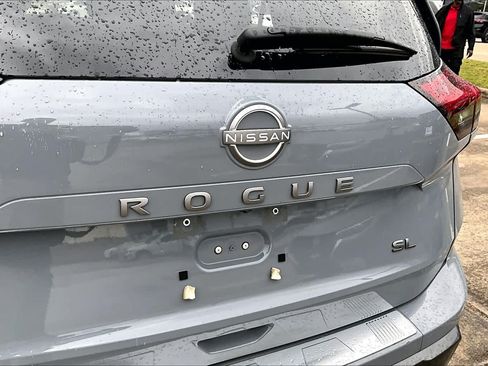 Certified 2025 Nissan Rogue SL w/ Tech Package FWD image 30