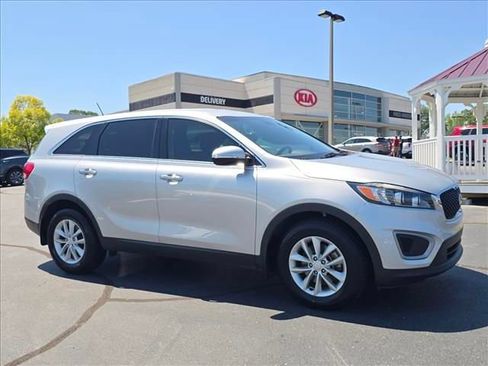 Used 2018 Kia Sorento L FWD image 1