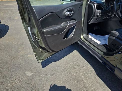 Used 2019 Jeep Cherokee Limited w/ Trailer Tow Group AWD/4WD image 18