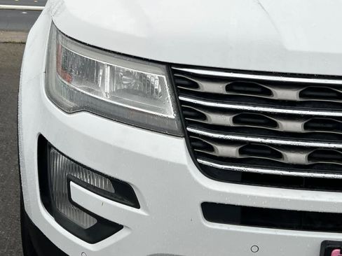 Used 2017 Ford Explorer XLT w/ Equipment Group 201A image 8