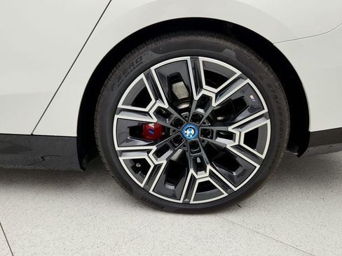 Used 2025 BMW i5 xDrive40 w/ M Sport Package AWD/4WD image 9