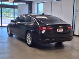 Used 2018 Chevrolet Malibu LT image 2
