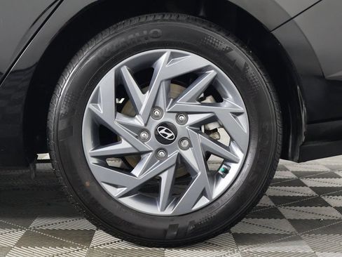 Used 2024 Hyundai Elantra SEL FWD image 16