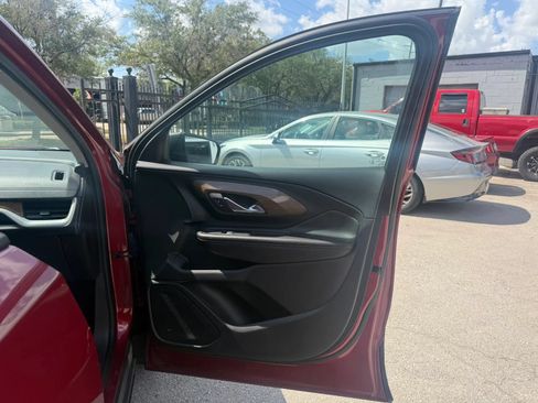 Used 2018 GMC Terrain SLE w/ Driver Convenience Package FWD image 9
