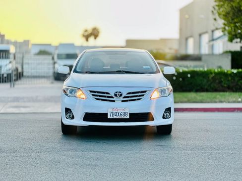 Used 2013 Toyota Corolla LE FWD image 2