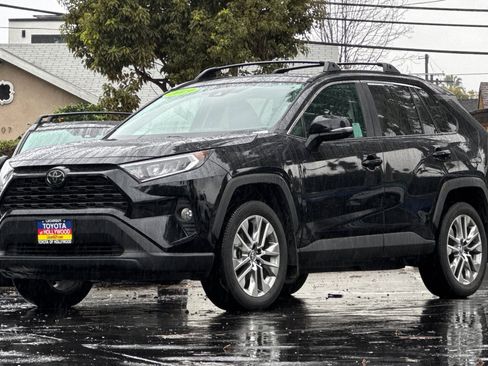 Used 2019 Toyota RAV4 XLE Premium image 8