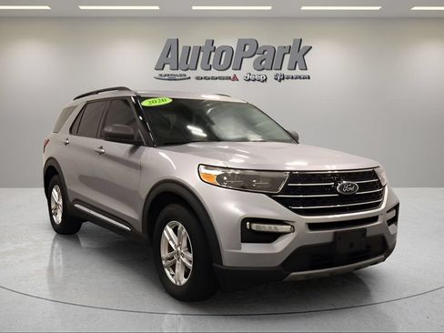 Used 2020 Ford Explorer XLT w/ Equipment Group 202A AWD/4WD image 2