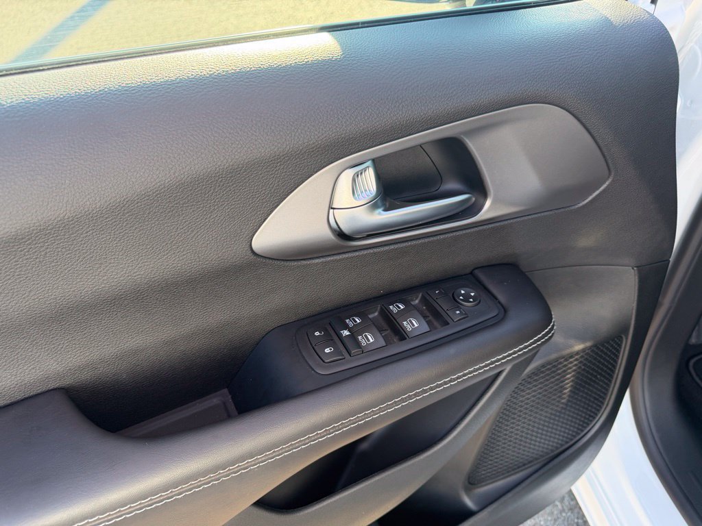Used 2026 Chrysler Voyager LX FWD image 14