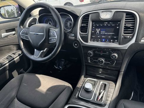Used 2018 Chrysler 300 Touring image 19