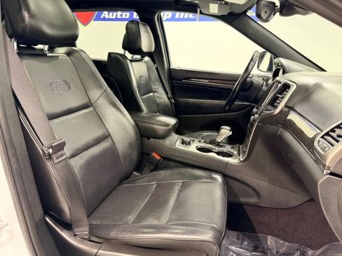 Used 2018 Jeep Grand Cherokee Overland AWD/4WD image 17