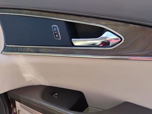 Used 2017 Lincoln MKX Reserve w/ Driver Assistance Package image 14