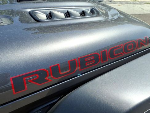 Used 2025 Jeep Gladiator Rubicon w/ Safety Group AWD/4WD image 6