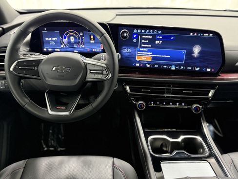 Used 2025 Chevrolet Traverse Z71 w/ Driver Confidence Package image 17